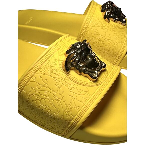 VERSACE NIB Palazzo Medusa Sun Yellow Rubber Pool Slides Sandals Size 39 - Picture 4 of 8